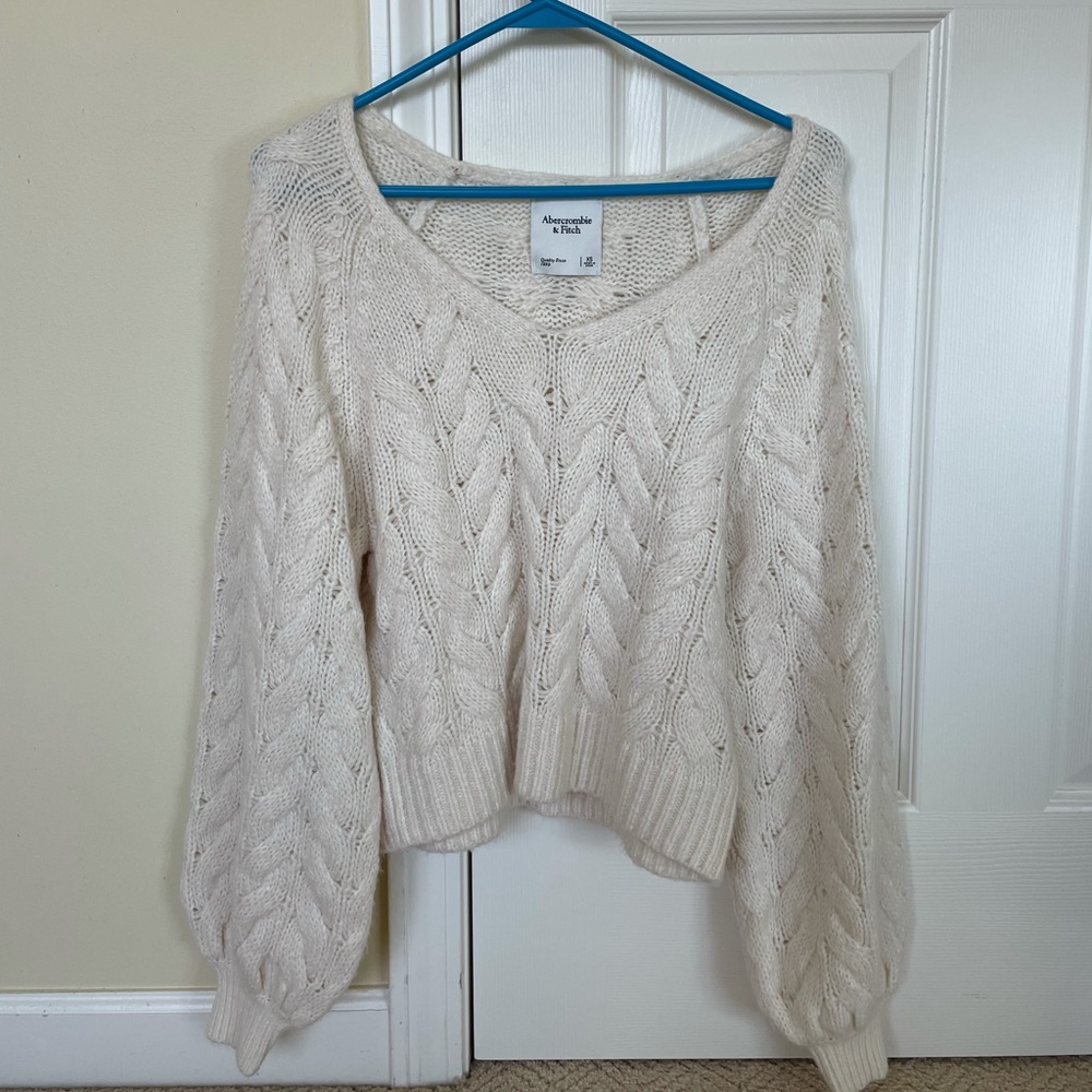 Abercrombie Balloon-sleeved sweater